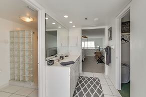 Beachfront Condo w/ Balcony on Manasota Key