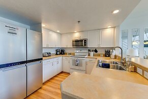 Beachfront Condo w/ Balcony on Manasota Key