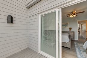 Beachfront Condo w/ Balcony on Manasota Key