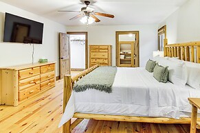 1 Mi to Downtown Cashiers: Private Cabin w/ Deck