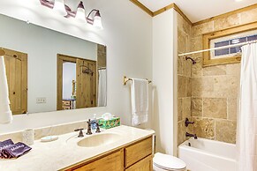 1 Mi to Downtown Cashiers: Private Cabin w/ Deck