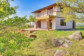 Lake Lawtonka View: Mountaintop Medicine Park Home