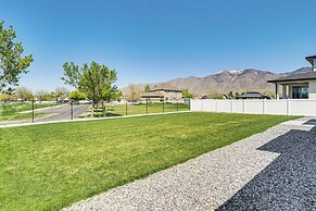 6 Mi to Great Salt Lake: Mtn-view Retreat!