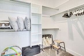 6 Mi to Great Salt Lake: Mtn-view Retreat!