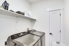 6 Mi to Great Salt Lake: Mtn-view Retreat!