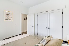 6 Mi to Great Salt Lake: Mtn-view Retreat!