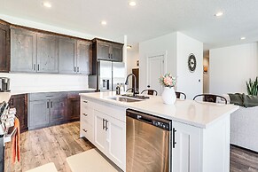 6 Mi to Great Salt Lake: Mtn-view Retreat!