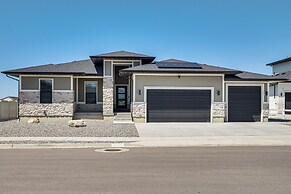 6 Mi to Great Salt Lake: Mtn-view Retreat!