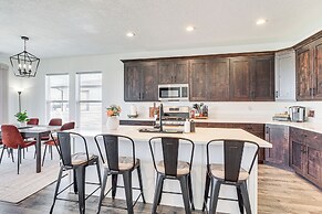 6 Mi to Great Salt Lake: Mtn-view Retreat!