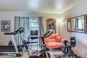 Lower-level Apt w/ Hot Tub & Sauna in Graham!