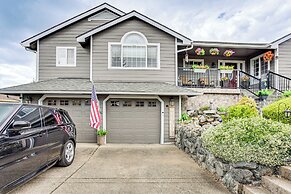 Lower-level Apt w/ Hot Tub & Sauna in Graham!