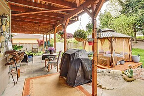 Lower-level Apt w/ Hot Tub & Sauna in Graham!