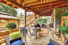 Lower-level Apt w/ Hot Tub & Sauna in Graham!