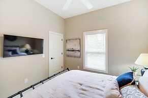 Walk to Lake Erie: Sleek Retreat w/ Screened Patio