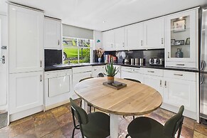 Host Stay Luna Cottage