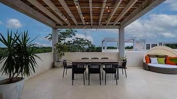Luxury Penthouse w Private Pool Stunning Views