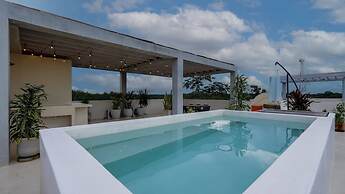 Luxury Penthouse w Private Pool Stunning Views