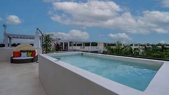 Luxury Penthouse w Private Pool Stunning Views
