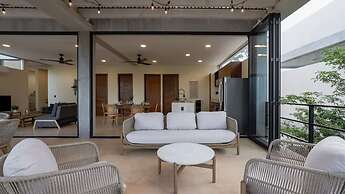 Luxury Penthouse w Private Pool Stunning Views