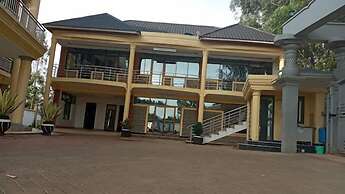 Hotel Discretion LTD