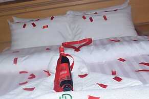 Hotel Discretion LTD