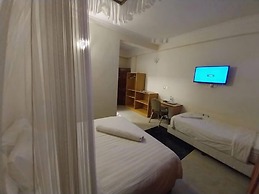 Hotel Discretion LTD