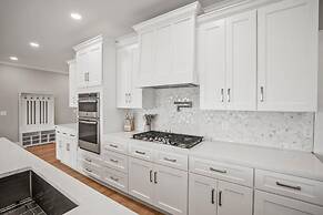 Spacious and Stylish 4-bed, 4.5-bath Home With Stunning Golf Views