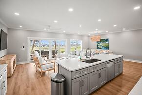 Spacious and Stylish 4-bed, 4.5-bath Home With Stunning Golf Views