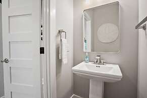 Spacious and Stylish 4-bed, 4.5-bath Home With Stunning Golf Views