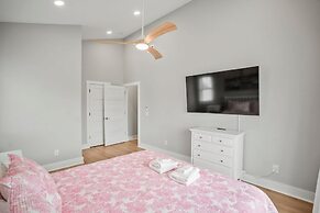 Spacious and Stylish 4-bed, 4.5-bath Home With Stunning Golf Views