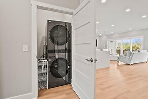 Spacious and Stylish 4-bed, 4.5-bath Home With Stunning Golf Views