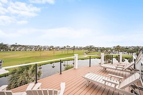 Spacious and Stylish 4-bed, 4.5-bath Home With Stunning Golf Views