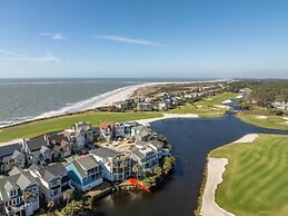 Spacious and Stylish 4-bed, 4.5-bath Home With Stunning Golf Views