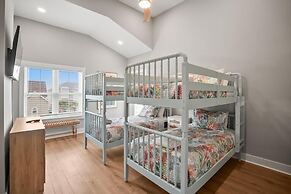 Spacious and Stylish 4-bed, 4.5-bath Home With Stunning Golf Views