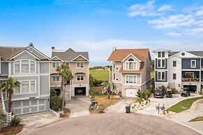 Spacious and Stylish 4-bed, 4.5-bath Home With Stunning Golf Views