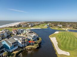 Spacious and Stylish 4-bed, 4.5-bath Home With Stunning Golf Views