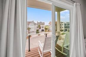 Spacious and Stylish 4-bed, 4.5-bath Home With Stunning Golf Views