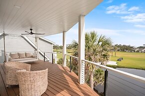 Spacious and Stylish 4-bed, 4.5-bath Home With Stunning Golf Views