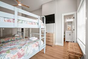 Spacious and Stylish 4-bed, 4.5-bath Home With Stunning Golf Views