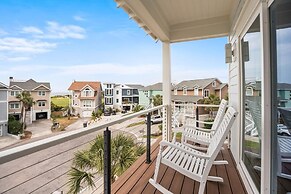 Spacious and Stylish 4-bed, 4.5-bath Home With Stunning Golf Views