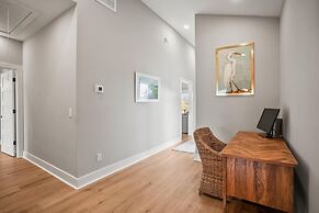 Spacious and Stylish 4-bed, 4.5-bath Home With Stunning Golf Views