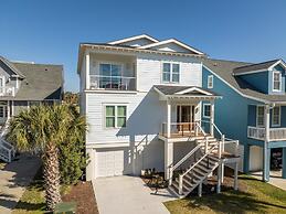 Spacious and Stylish 4-bed, 4.5-bath Home With Stunning Golf Views