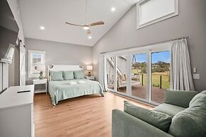 Spacious and Stylish 4-bed, 4.5-bath Home With Stunning Golf Views