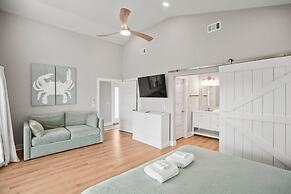 Spacious and Stylish 4-bed, 4.5-bath Home With Stunning Golf Views