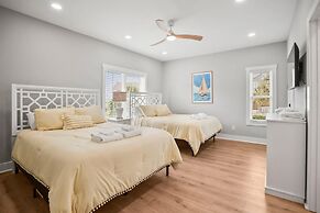 Spacious and Stylish 4-bed, 4.5-bath Home With Stunning Golf Views