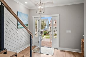 Spacious and Stylish 4-bed, 4.5-bath Home With Stunning Golf Views