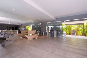 Grand 17m Pool 5BR Villa Mayacol NaiHarn