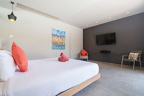 Grand 17m Pool 5BR Villa Mayacol NaiHarn