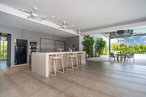 Grand 17m Pool 5BR Villa Mayacol NaiHarn