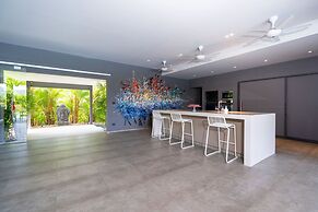 Grand 17m Pool 5BR Villa Mayacol NaiHarn